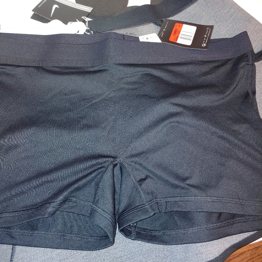 NWT....Nike Golf Skort...Size Large - Picture 8 of 8